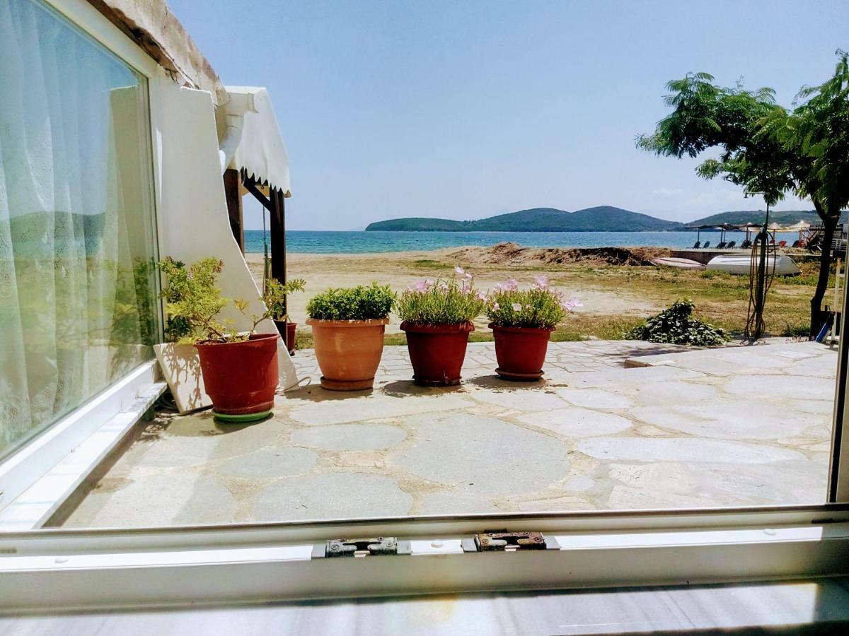 Retro Beach House Néa Péramos Exteriör bild