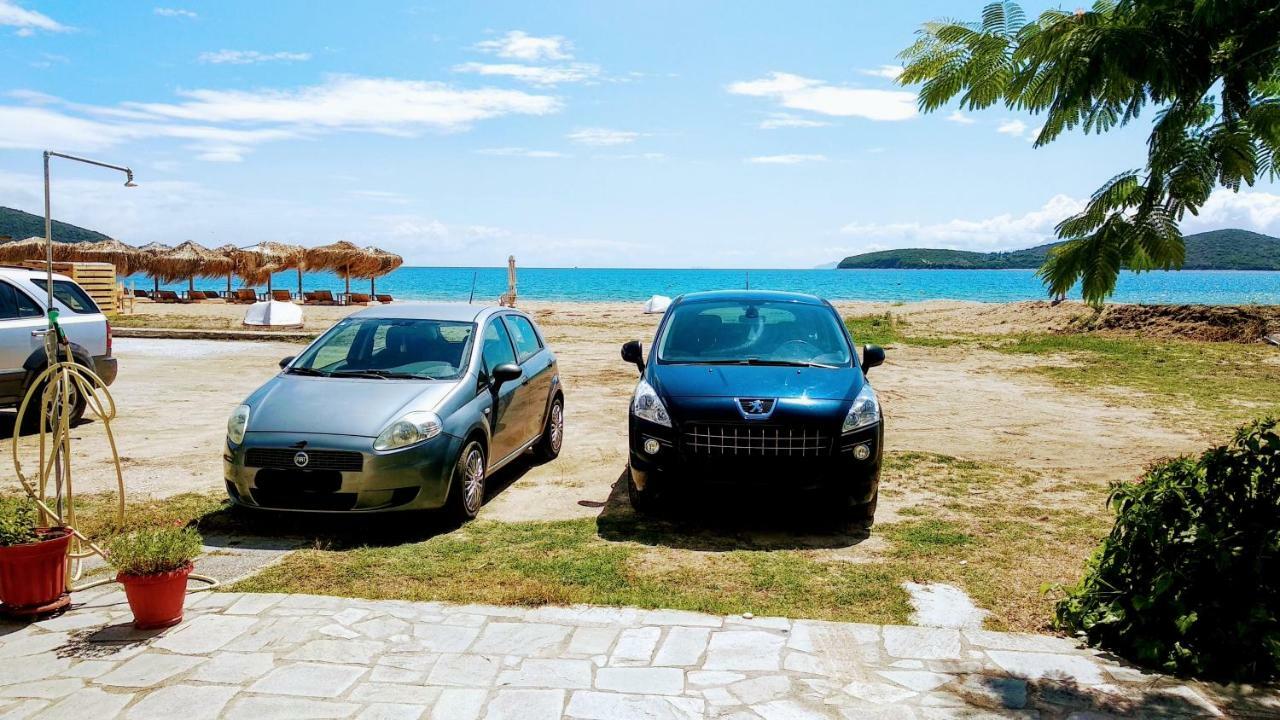 Retro Beach House Néa Péramos Exteriör bild