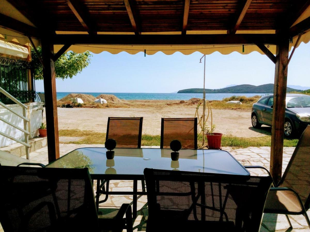 Retro Beach House Néa Péramos Exteriör bild